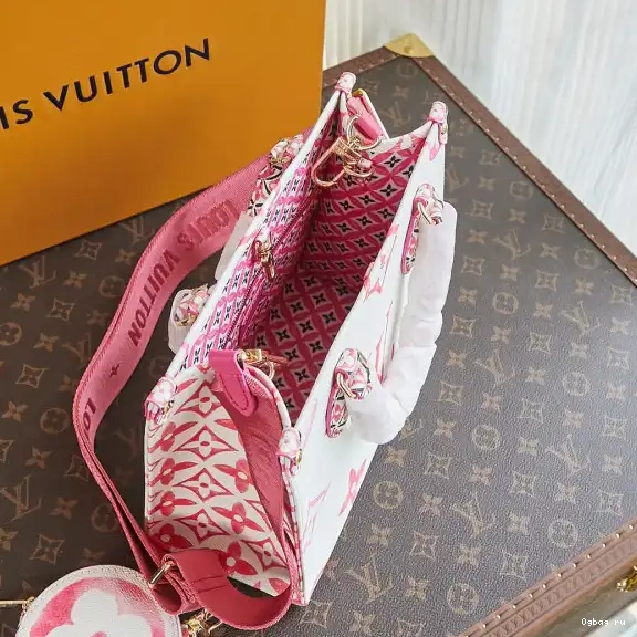 ONTHEGO PM LOUIS VUITTON 0429